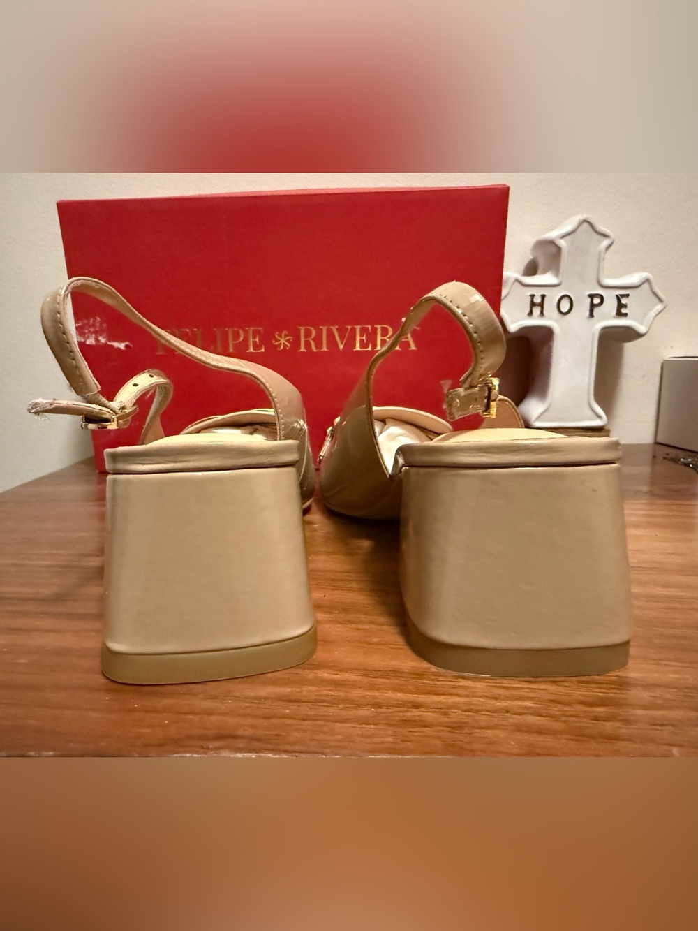 Nude Patent Slingback Block Heel with Gold Chain Accent size 8 - Picture 7 of 12